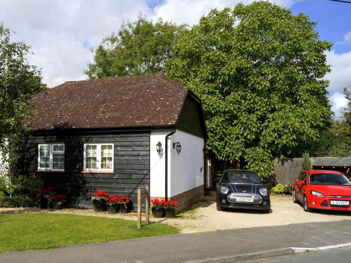 The Walnut, Meopham - A Private Retreat Rural Location Villa Exterior photo